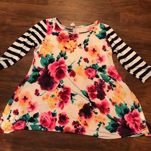 Floral dress with striped sleeves 1X-2X fit!